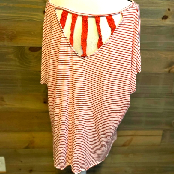 Lane Bryant size 26/28 coral striped tunic with detailed back - Picture 2 of 3